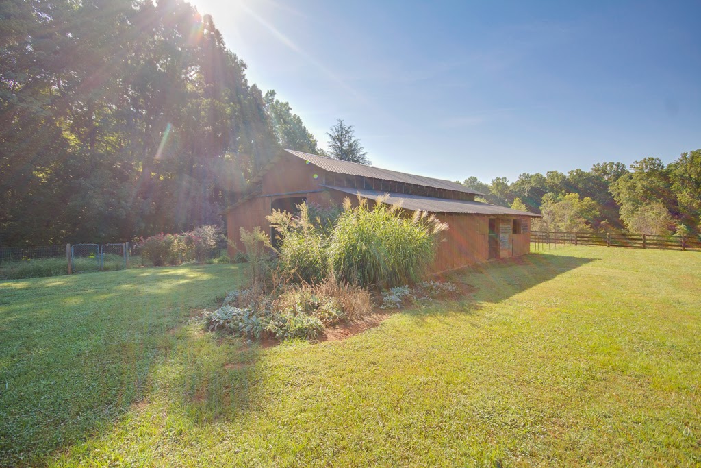 Home to This Private Oasis in Ravenswood Farm!!!